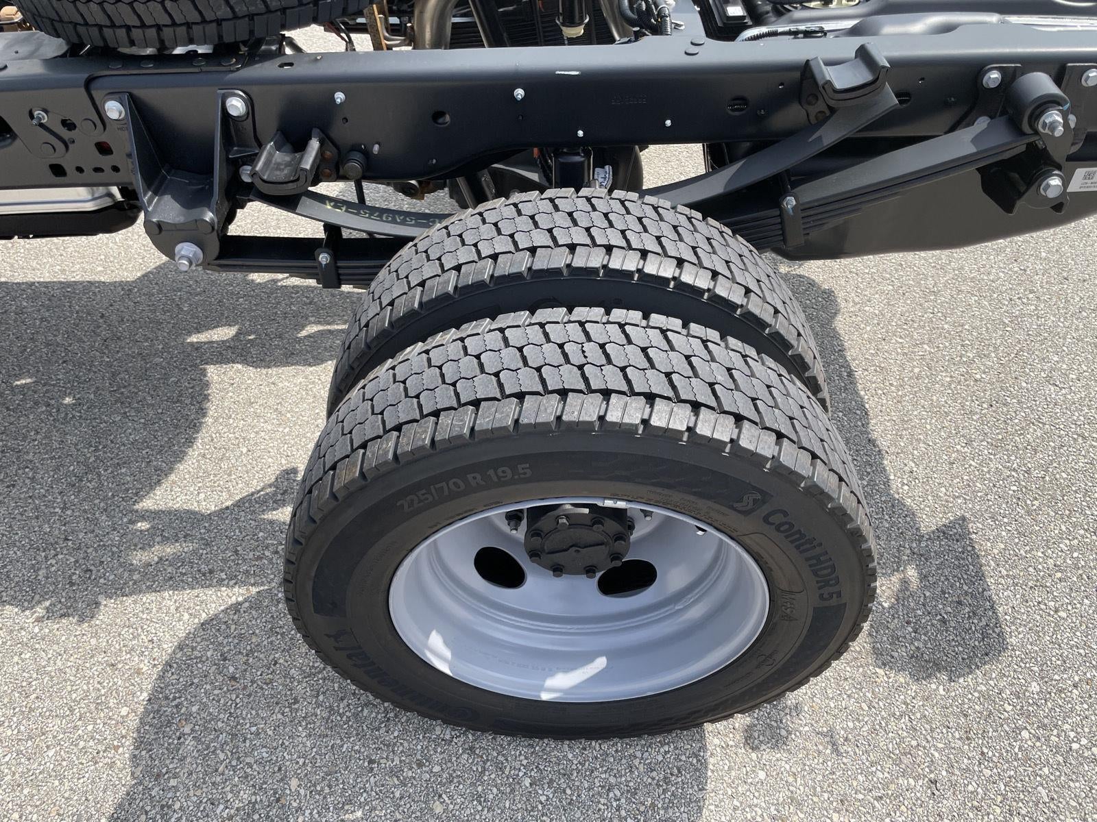 2025 Ford Super Duty F-550 DRW XL