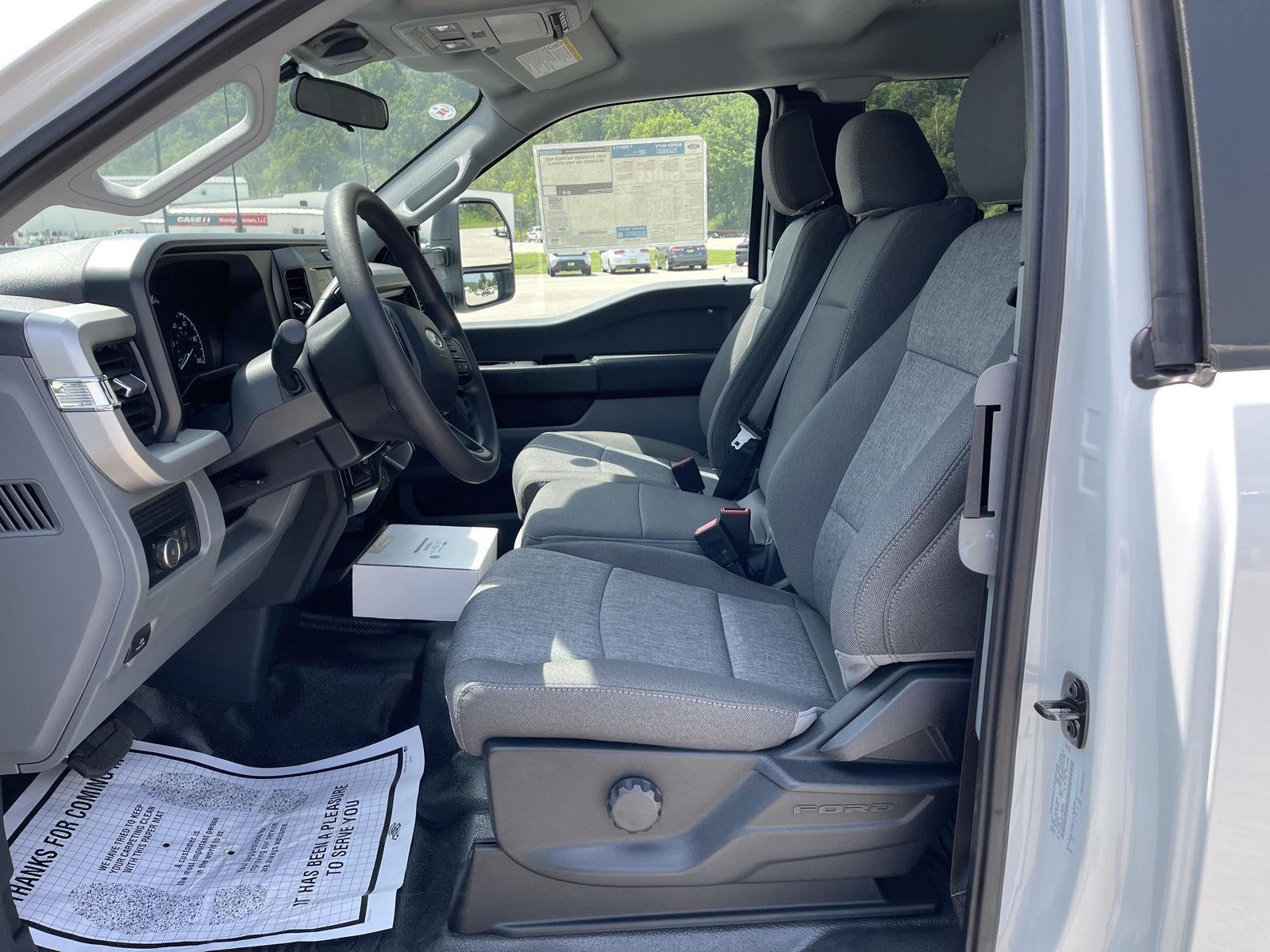 2025 Ford Super Duty F-550 DRW XL