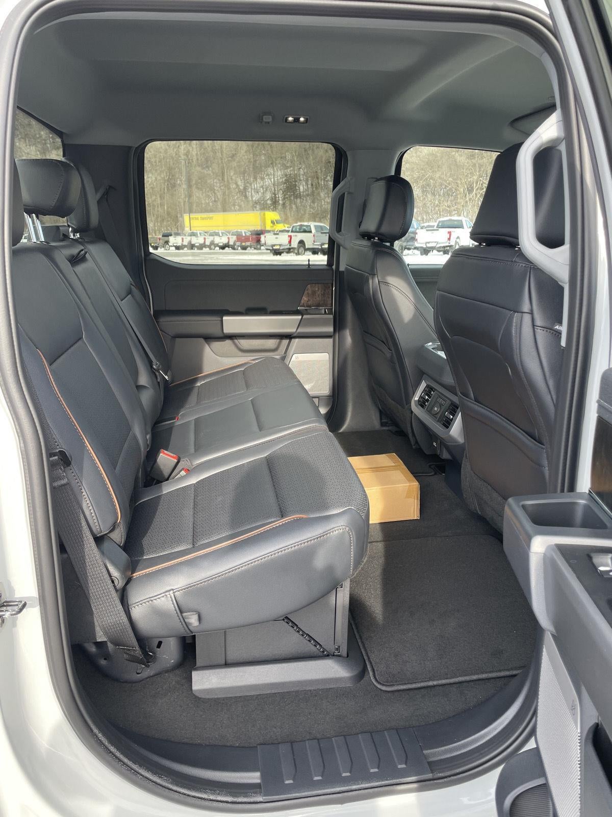 2026 Ford Super Duty F-350 SRW LARIAT