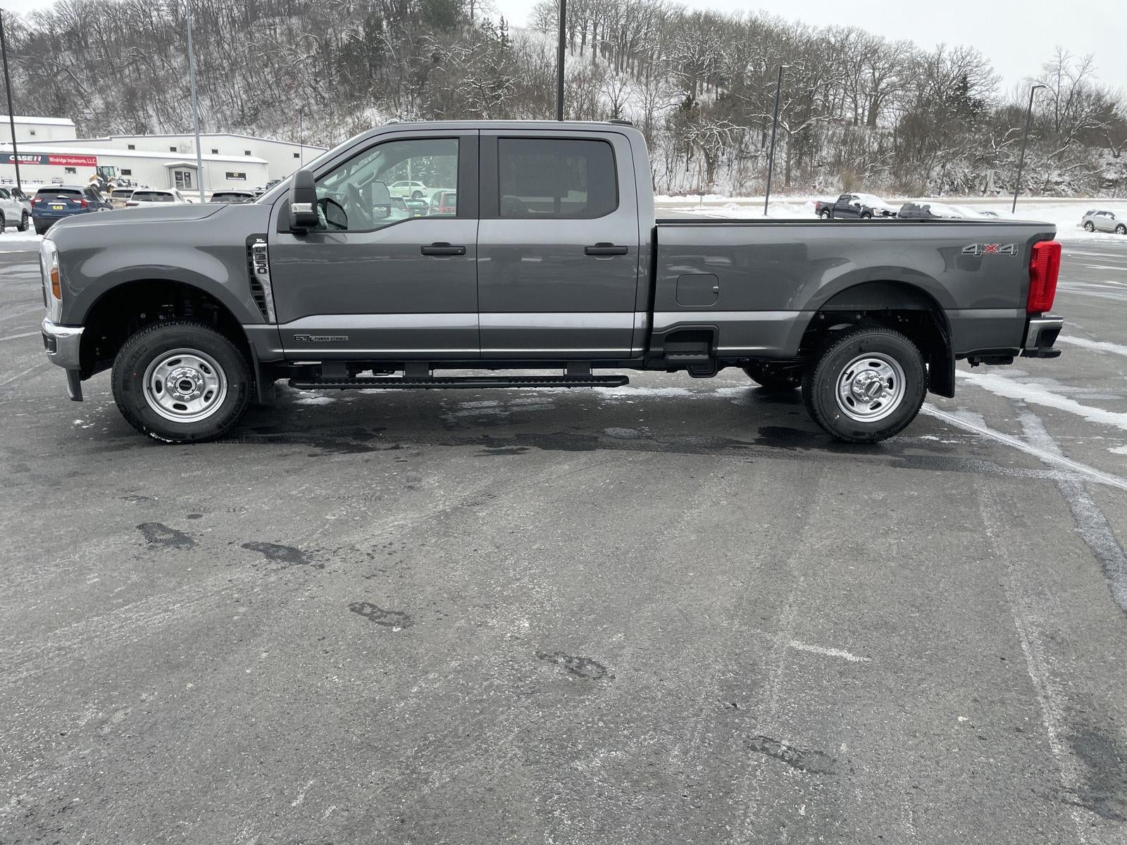 2026 Ford Super Duty F-350 SRW XL