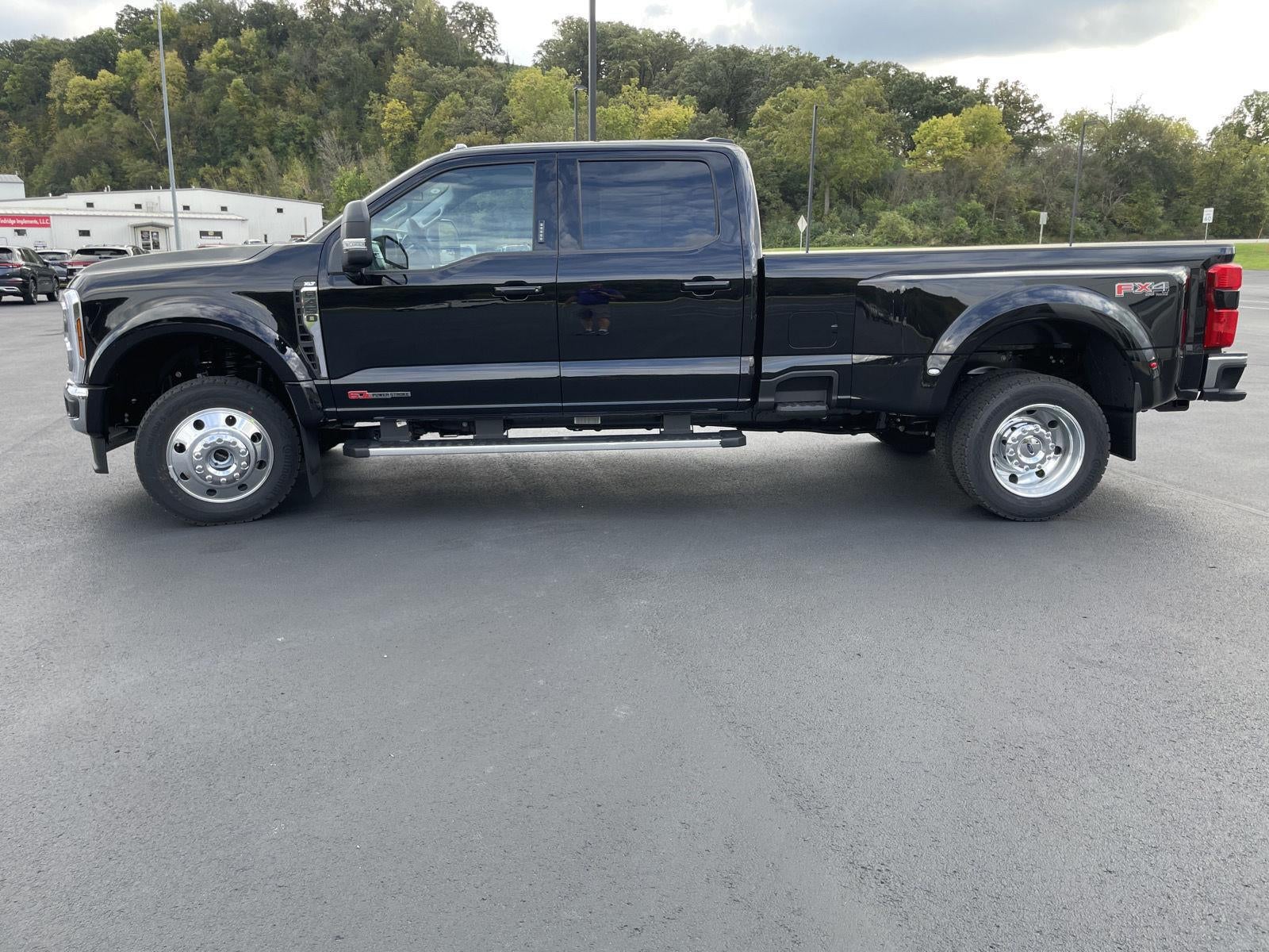2027 Ford Super Duty F-450 DRW XLT