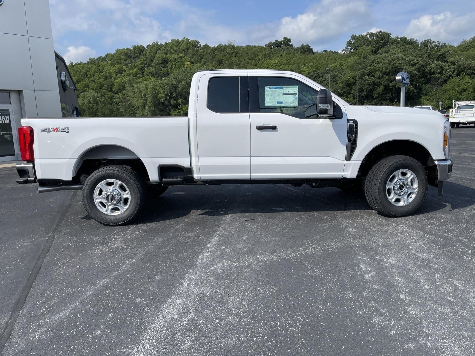 2026 Ford Super Duty F-350 SRW XLT