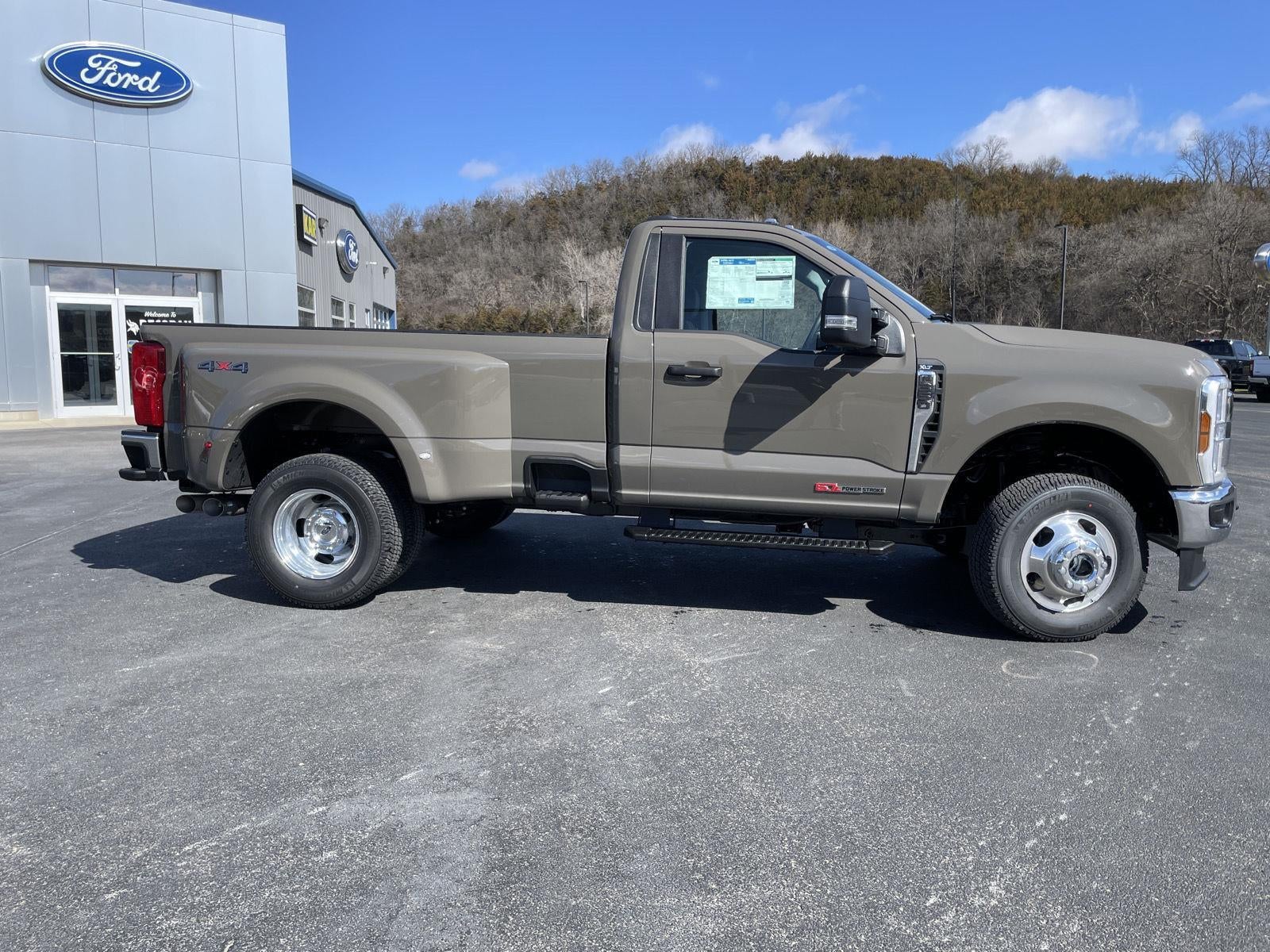 2026 Ford Super Duty F-350 DRW XLT