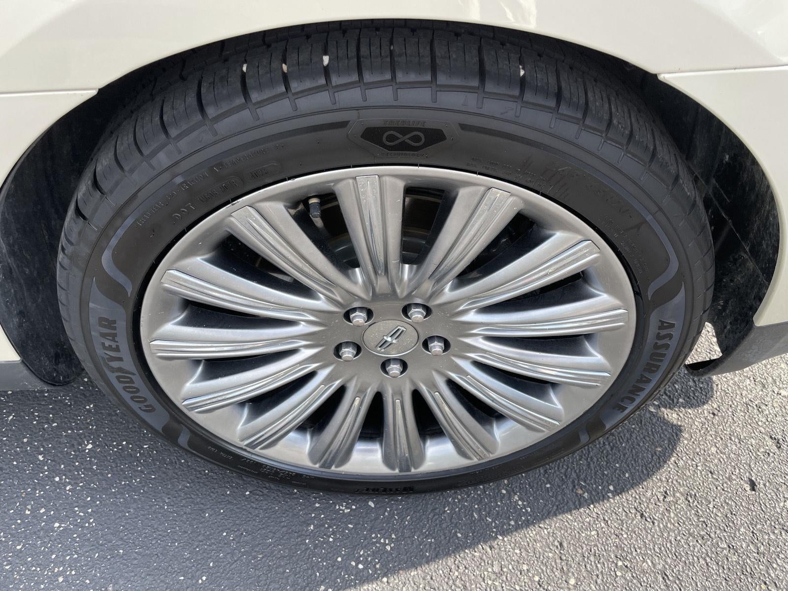 2016 Lincoln MKS Base