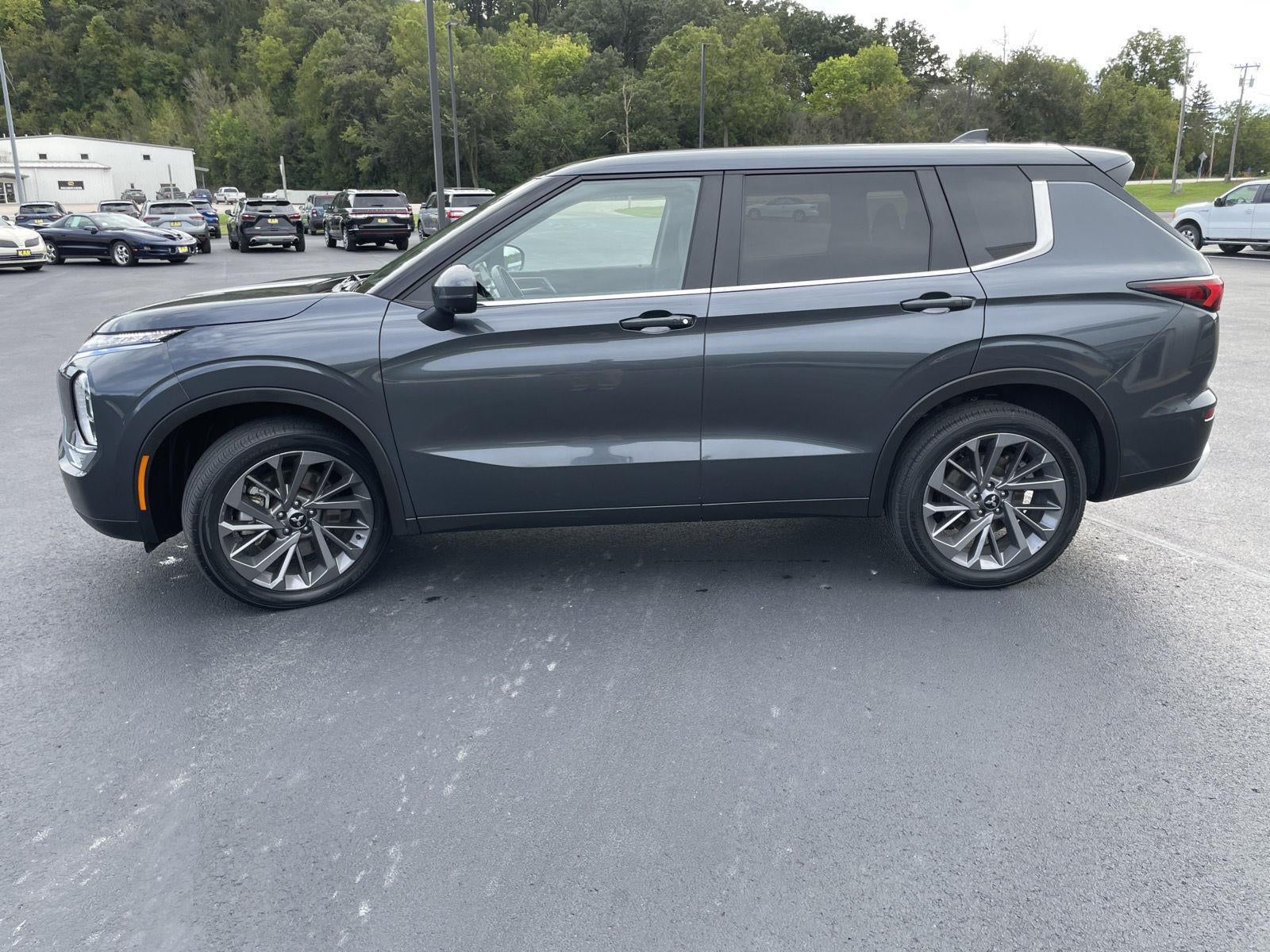 2024 Mitsubishi Outlander SE