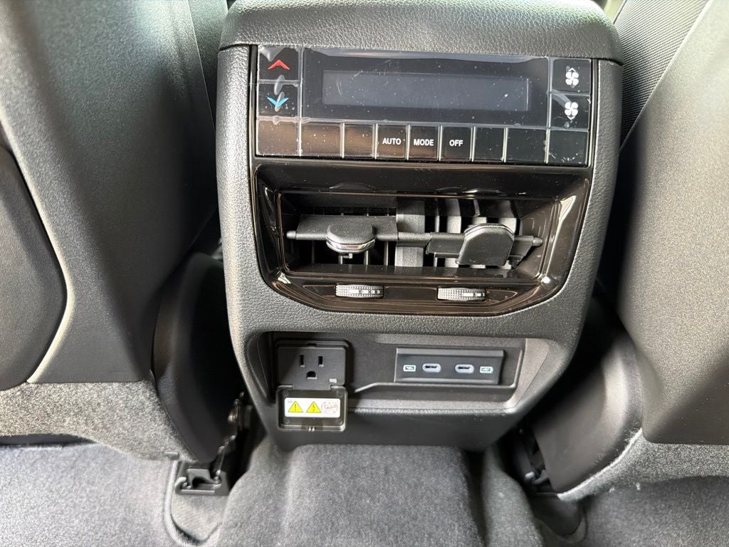 2026 Jeep Grand Cherokee GRAND CHEROKEE L LAREDO ALTITUDE 4X4