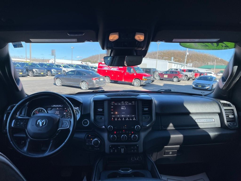 2021 RAM 1500 Big Horn Crew Cab 4x4 5'7' Box