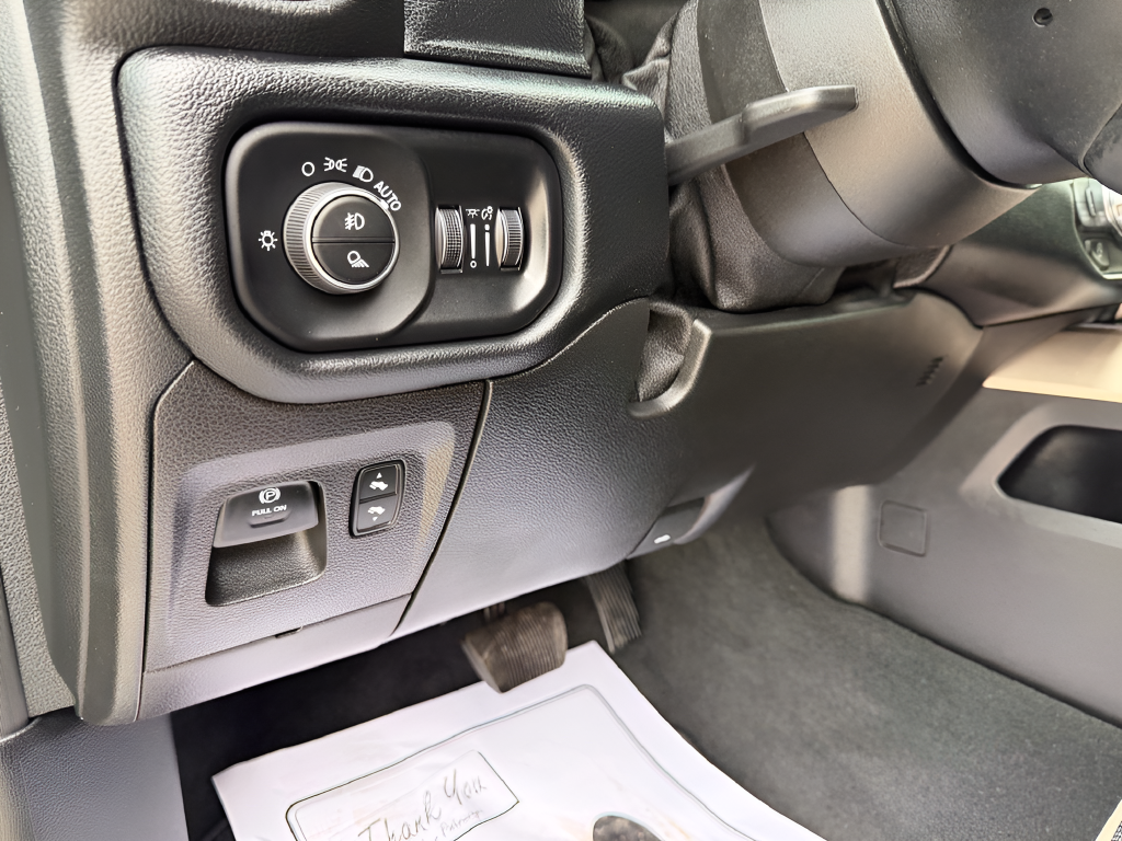 2021 RAM 1500 Laramie Crew Cab 4x4 5'7' Box