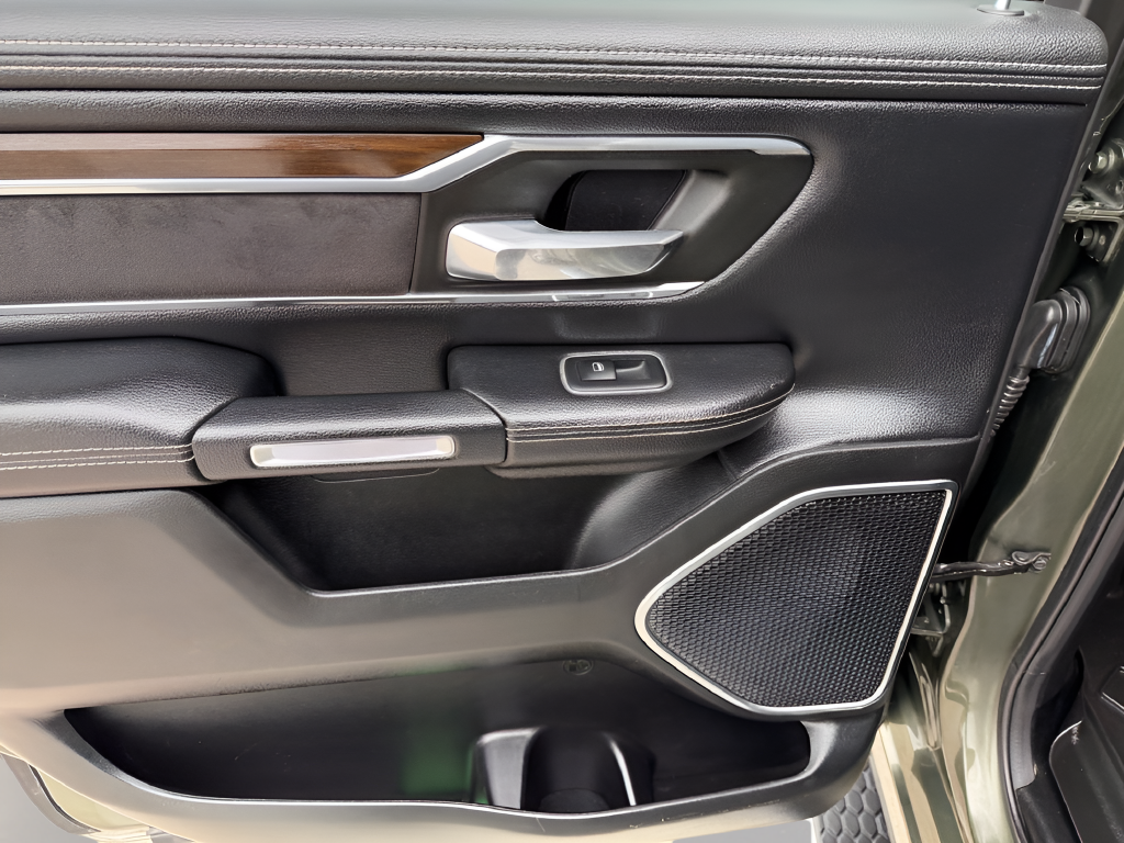 2021 RAM 1500 Laramie Crew Cab 4x4 5'7' Box