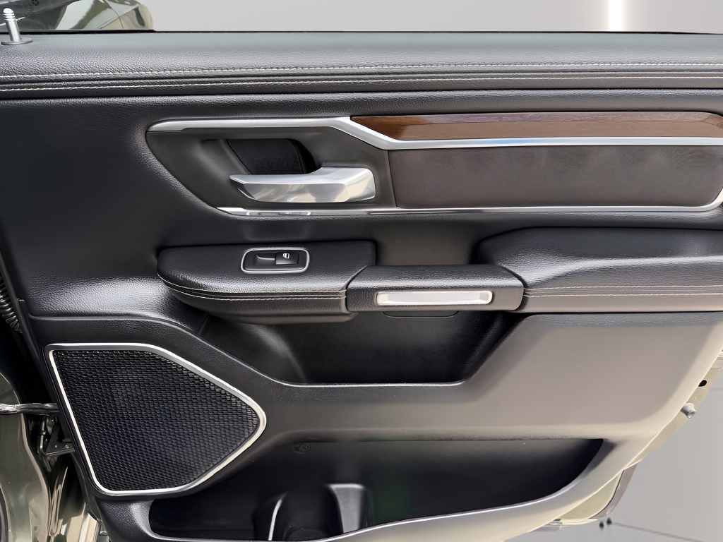 2021 RAM 1500 Laramie Crew Cab 4x4 5'7' Box