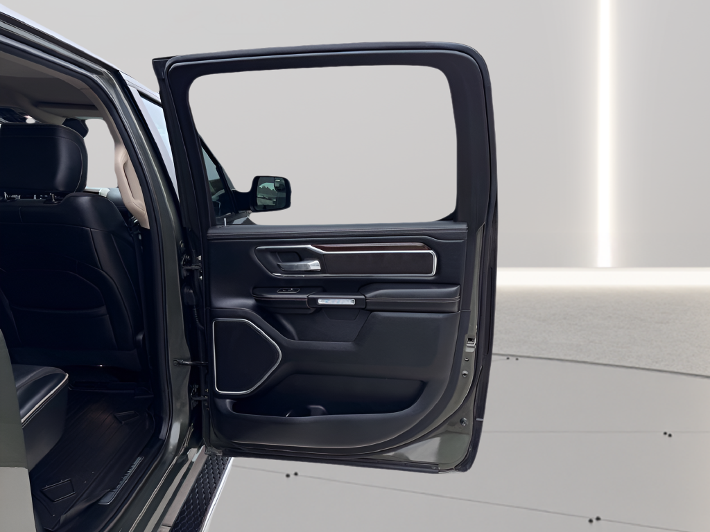 2021 RAM 1500 Laramie Crew Cab 4x4 5'7' Box