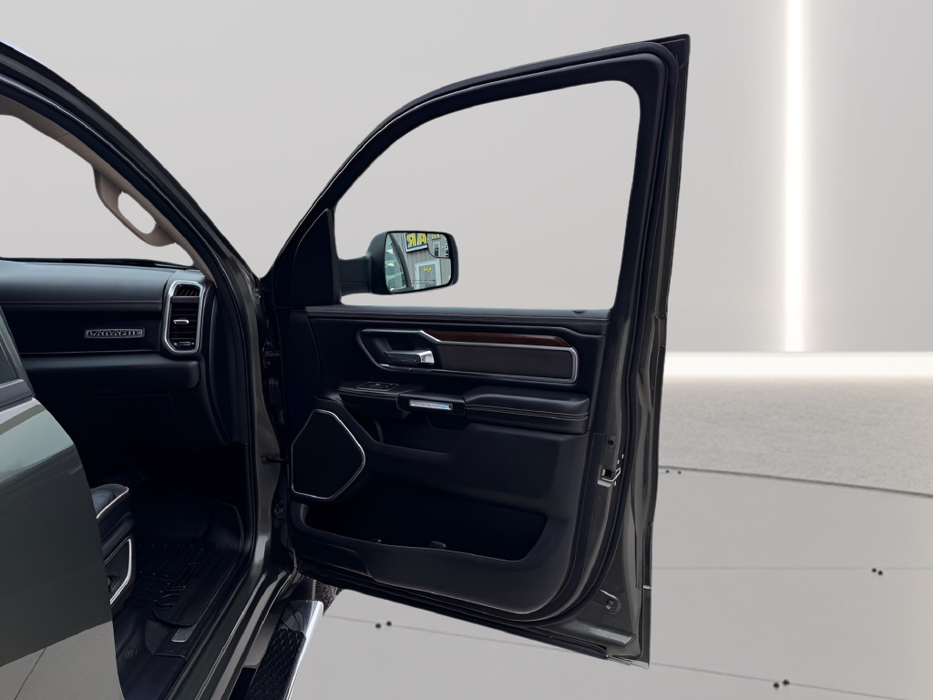 2021 RAM 1500 Laramie Crew Cab 4x4 5'7' Box