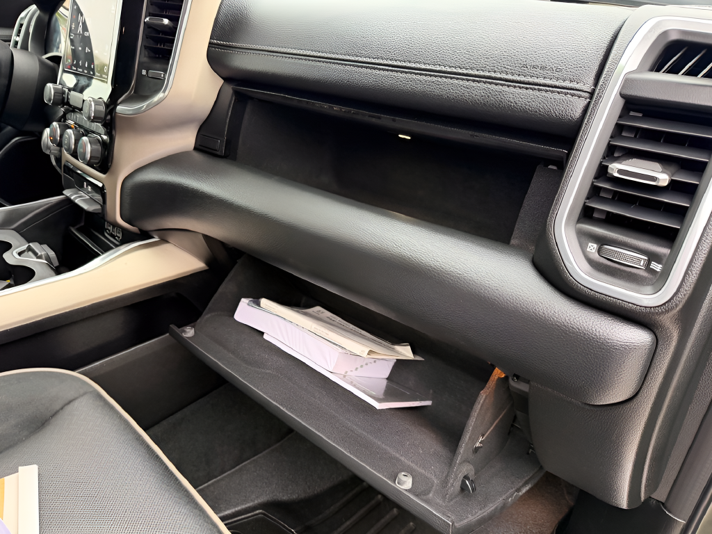 2021 RAM 1500 Laramie Crew Cab 4x4 5'7' Box