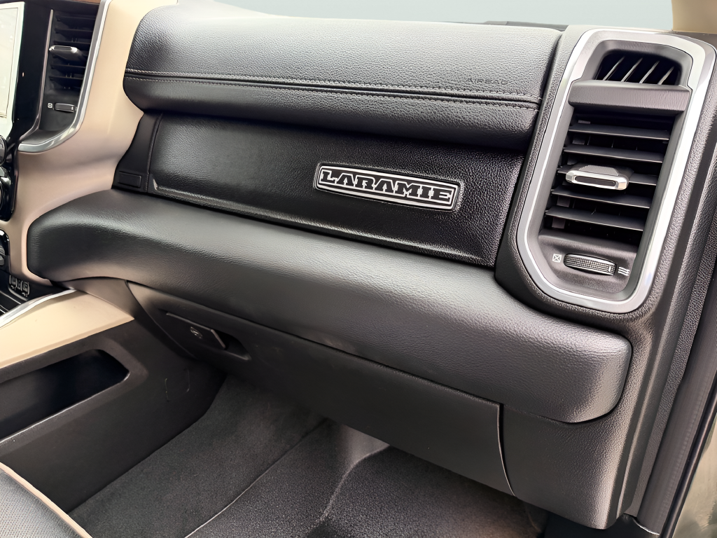 2021 RAM 1500 Laramie Crew Cab 4x4 5'7' Box