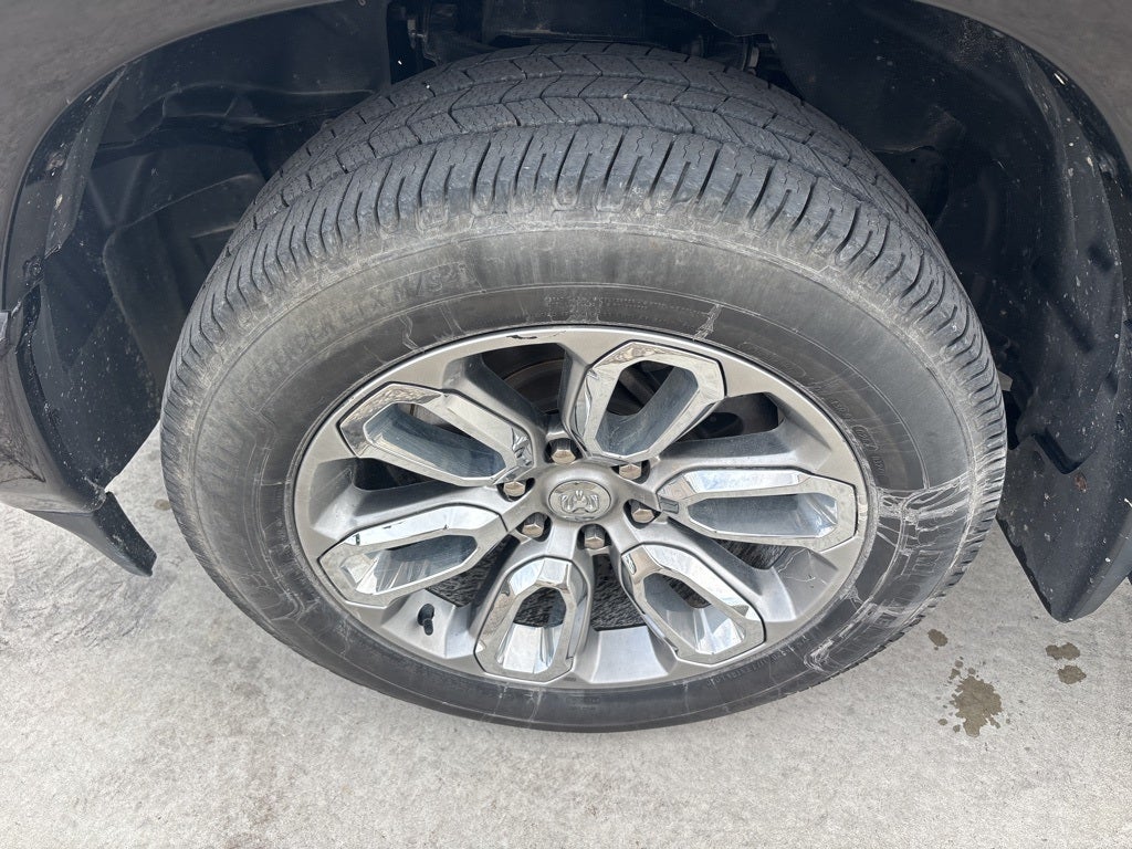 2022 RAM 1500 Laramie Crew Cab 4x4 5'7' Box