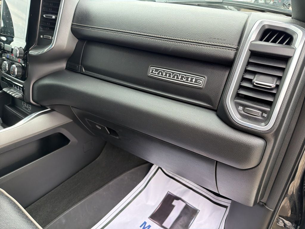 2022 RAM 1500 Laramie Crew Cab 4x4 5'7' Box