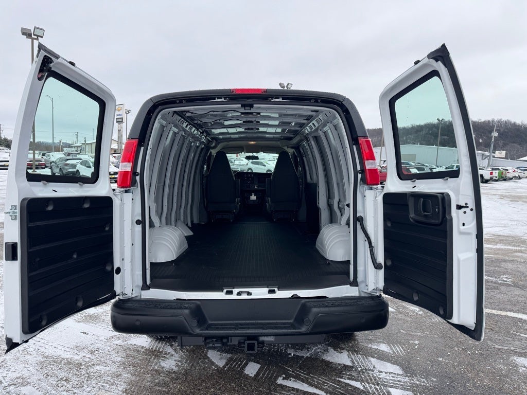 2025 Chevrolet Express 3500 Work Van Cargo