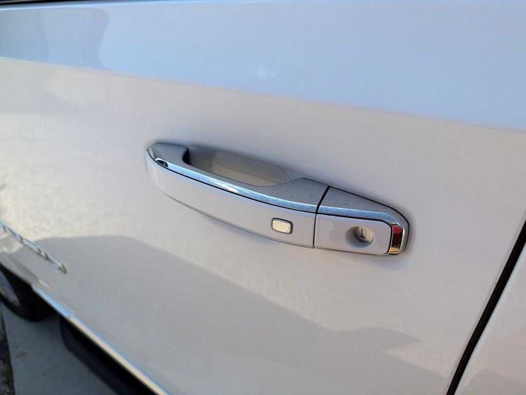 2025 GMC Yukon 4WD Denali