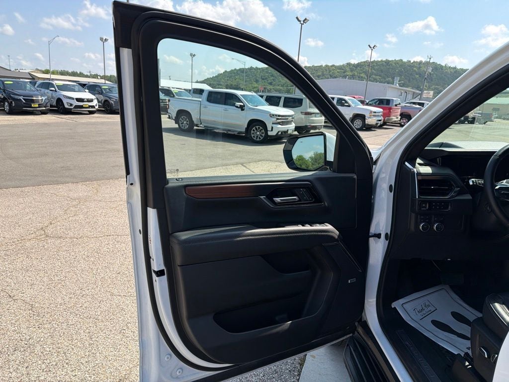 2025 GMC Yukon 4WD Denali