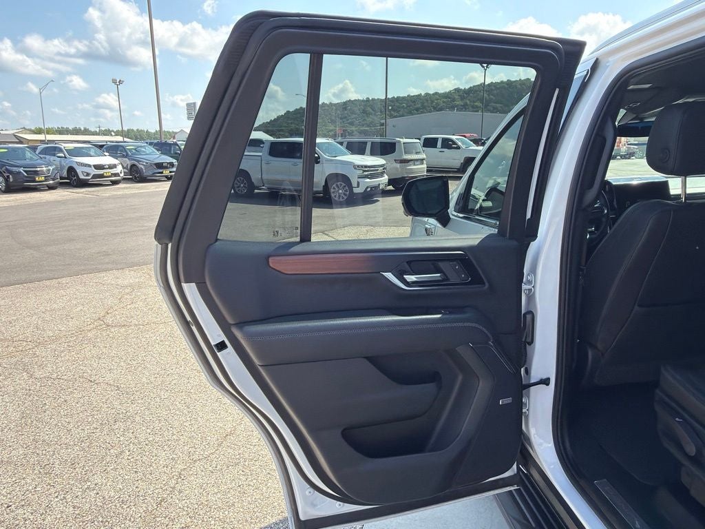 2025 GMC Yukon 4WD Denali