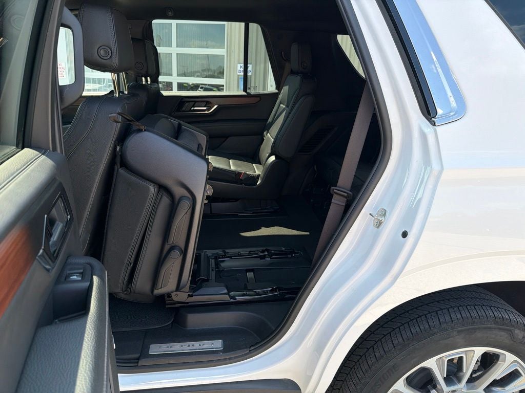 2025 GMC Yukon 4WD Denali