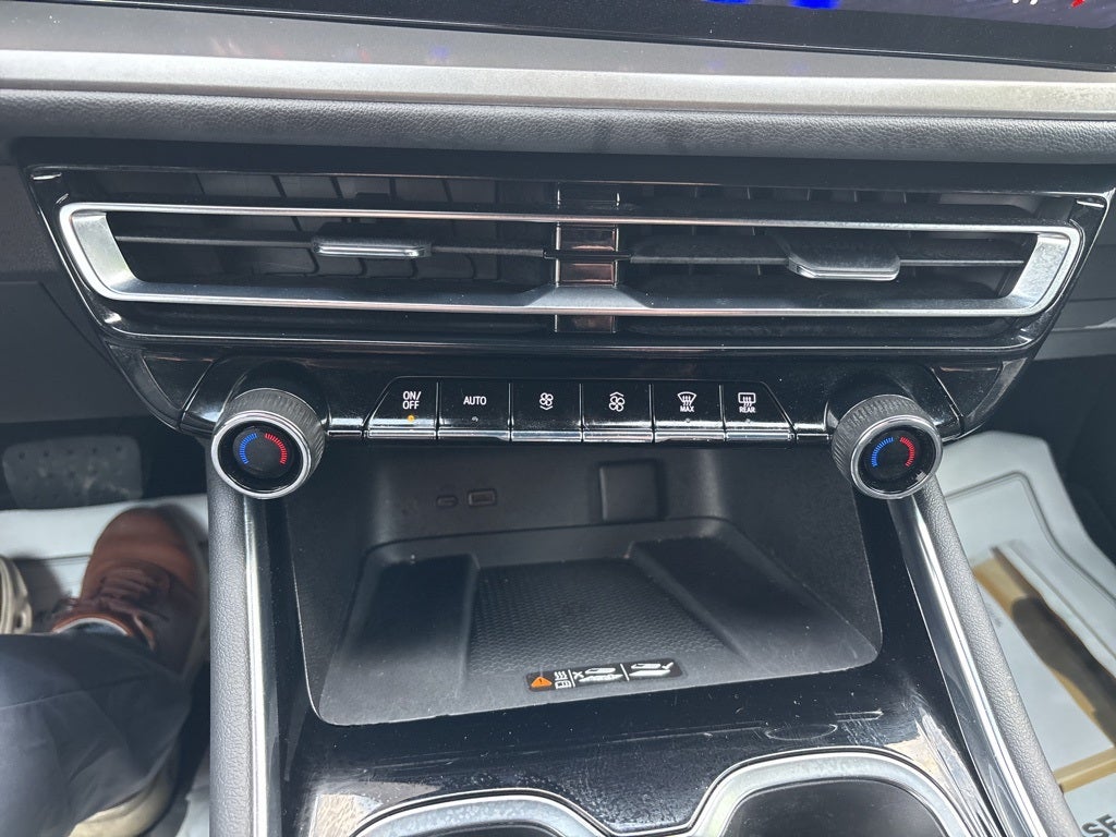 2025 Chevrolet Traverse AWD LT