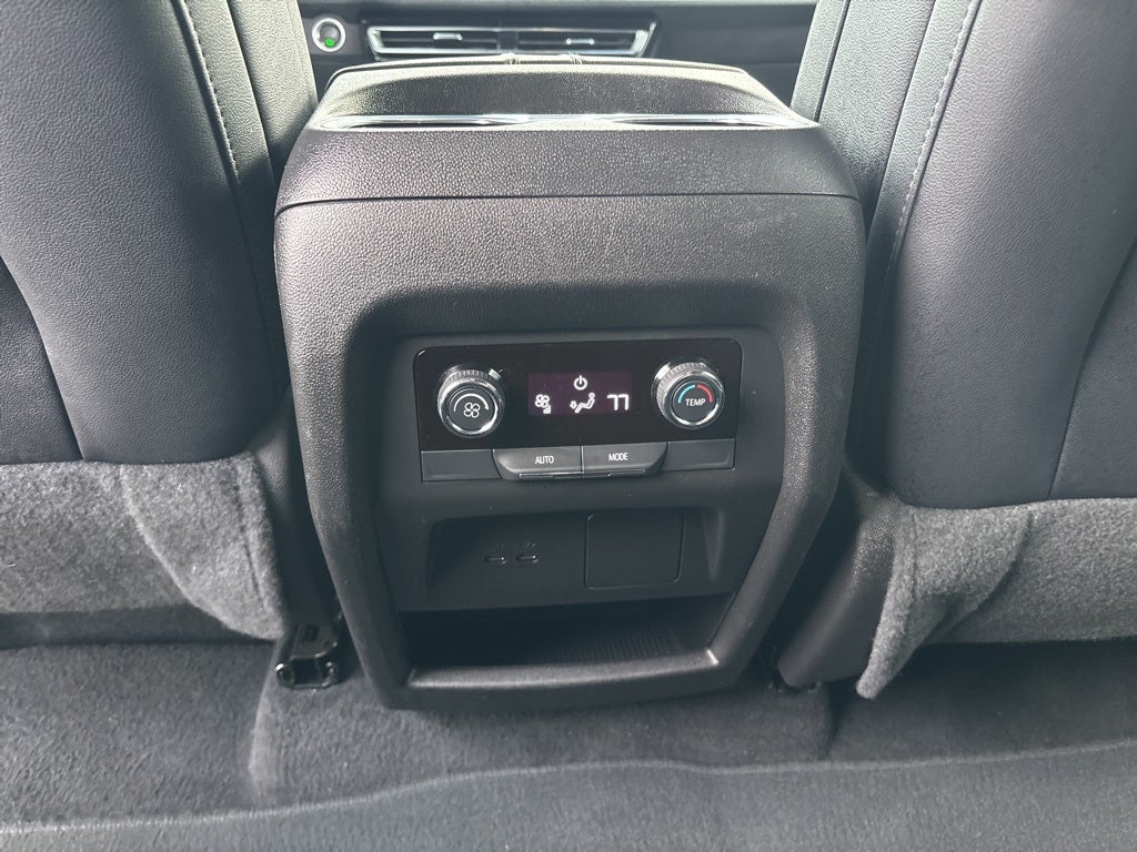 2025 Chevrolet Traverse AWD LT