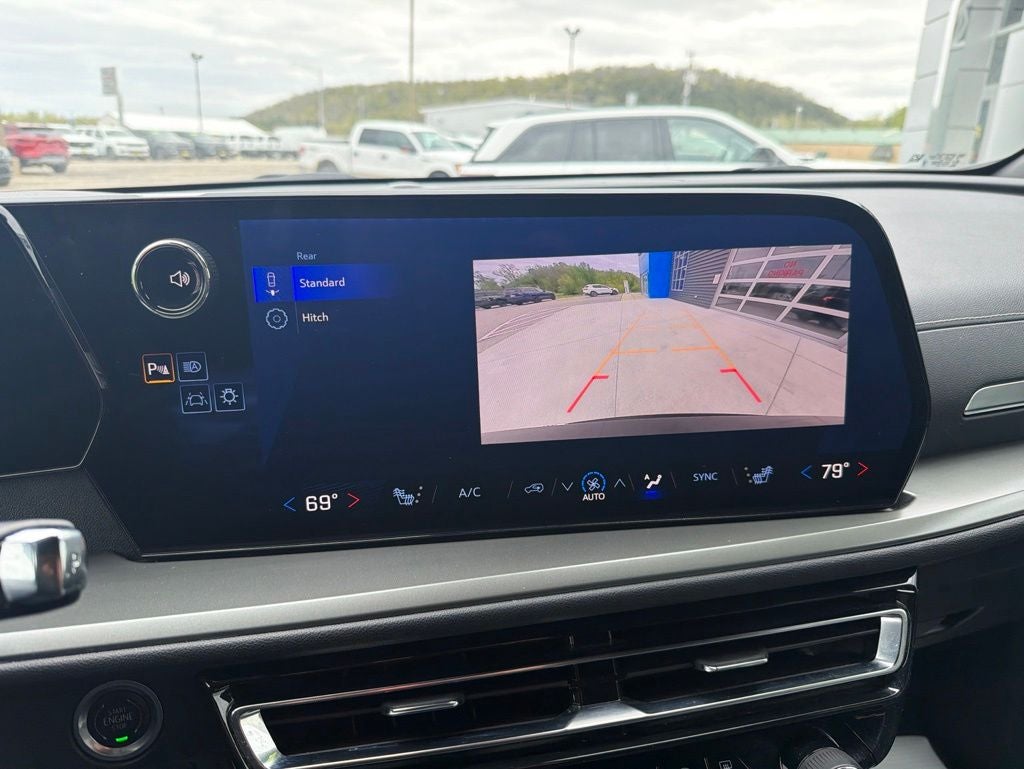 2025 Chevrolet Traverse AWD LT