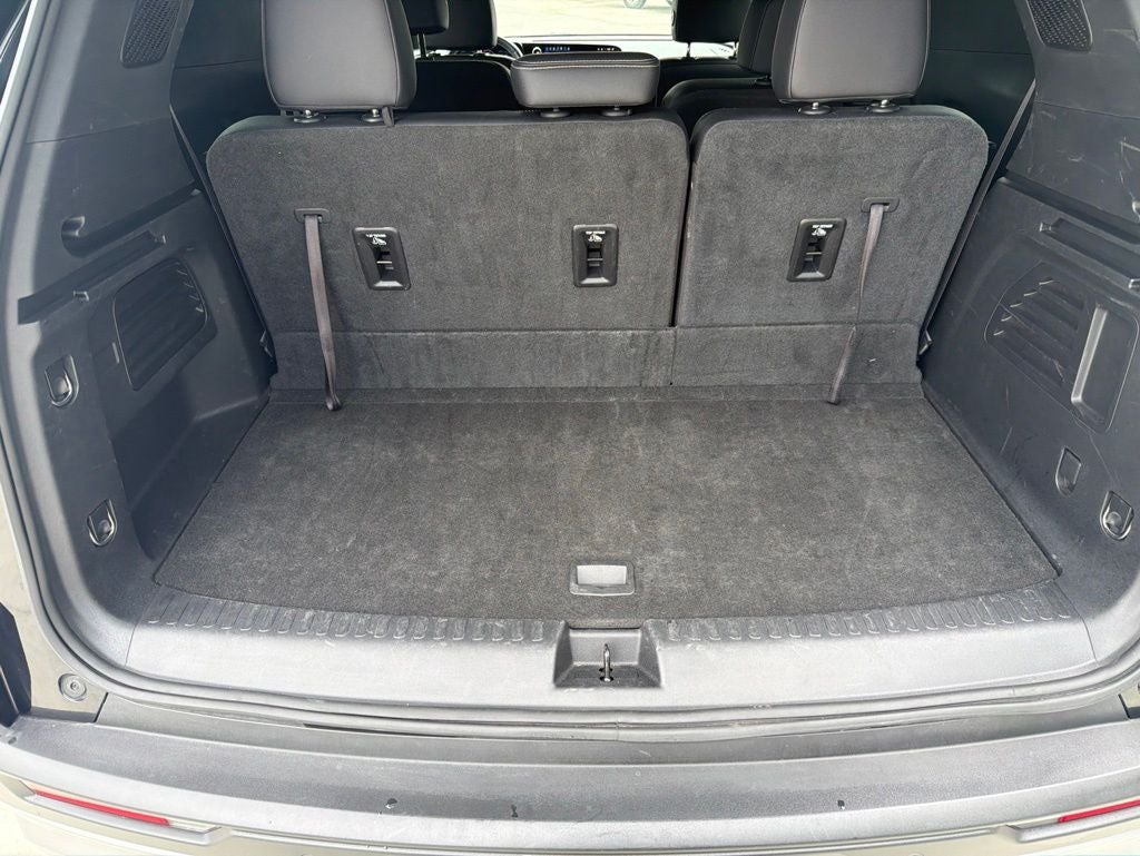 2025 Chevrolet Traverse AWD LT