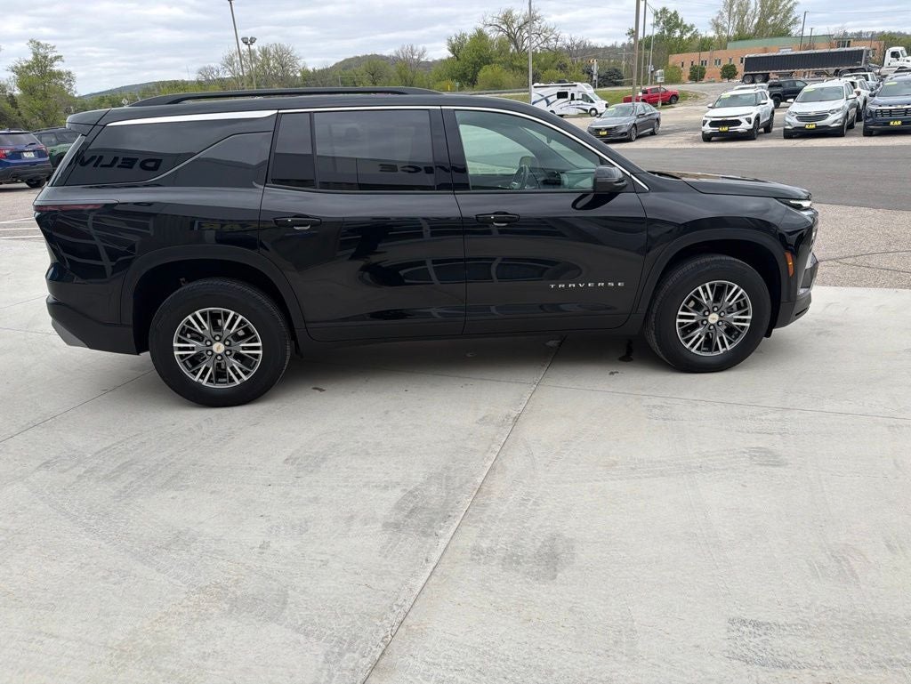 2025 Chevrolet Traverse AWD LT