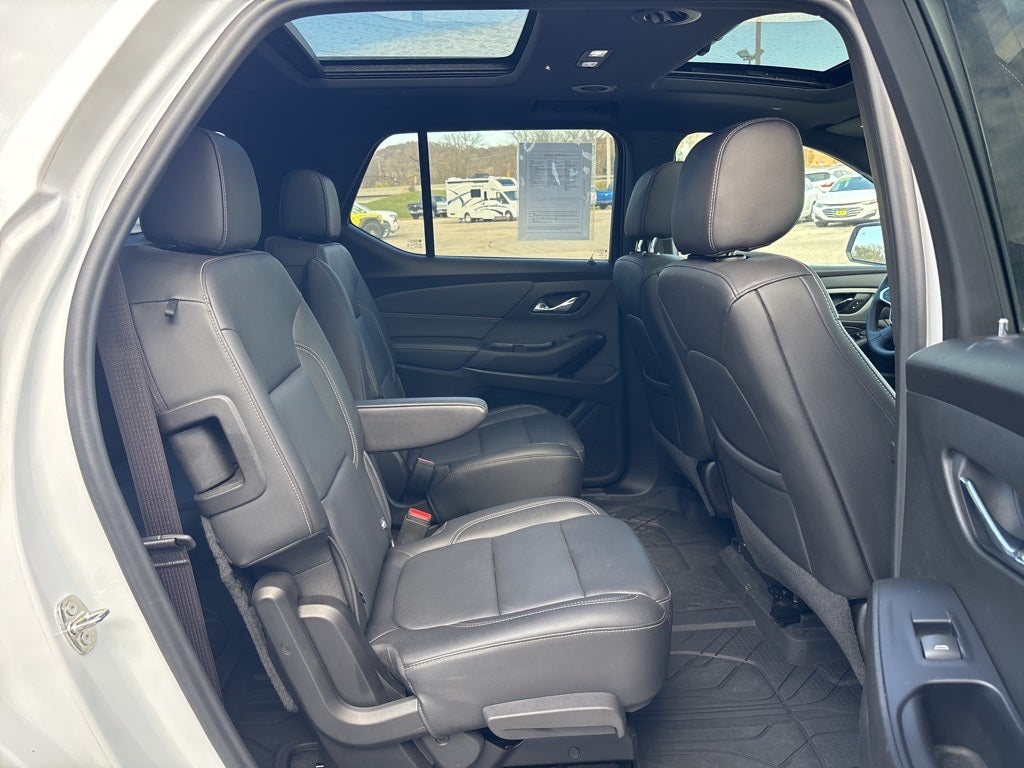 2022 Chevrolet Traverse AWD LT Leather