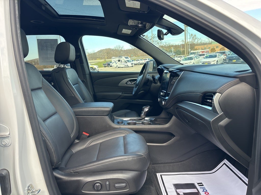2022 Chevrolet Traverse AWD LT Leather