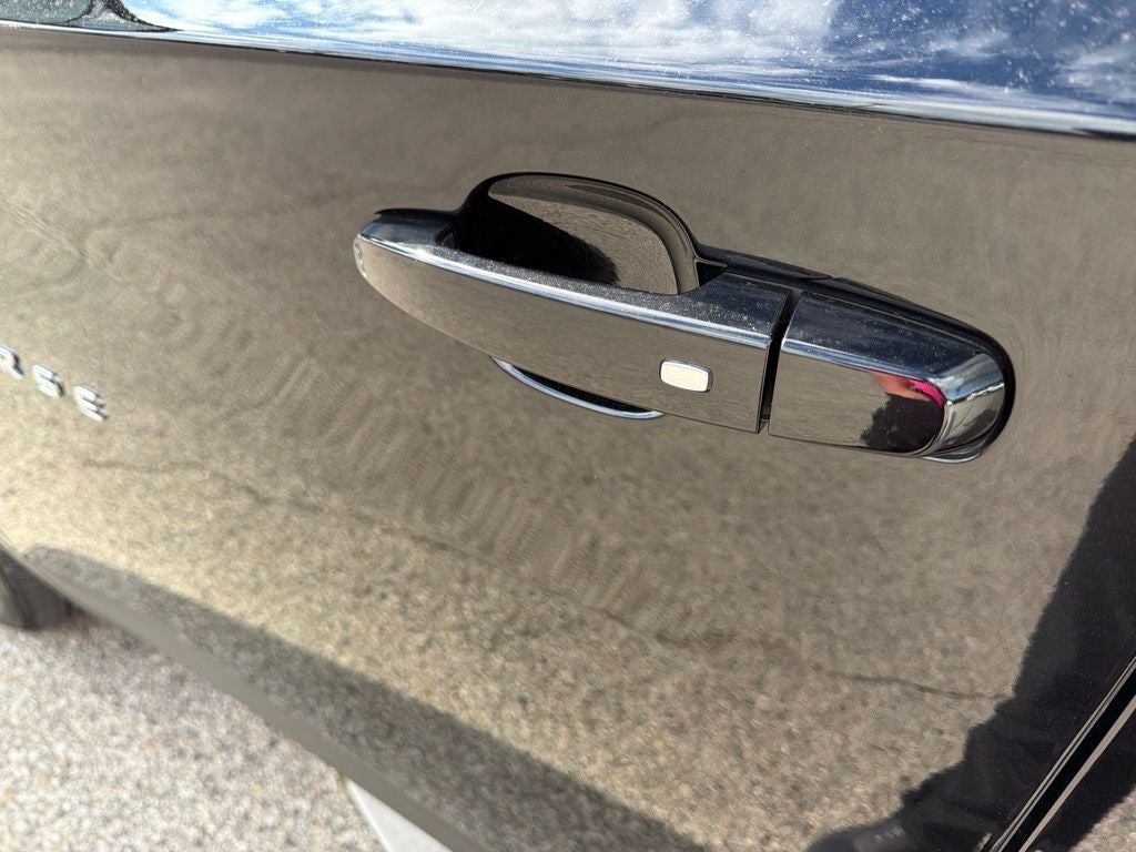 2023 Chevrolet Traverse AWD LT Leather