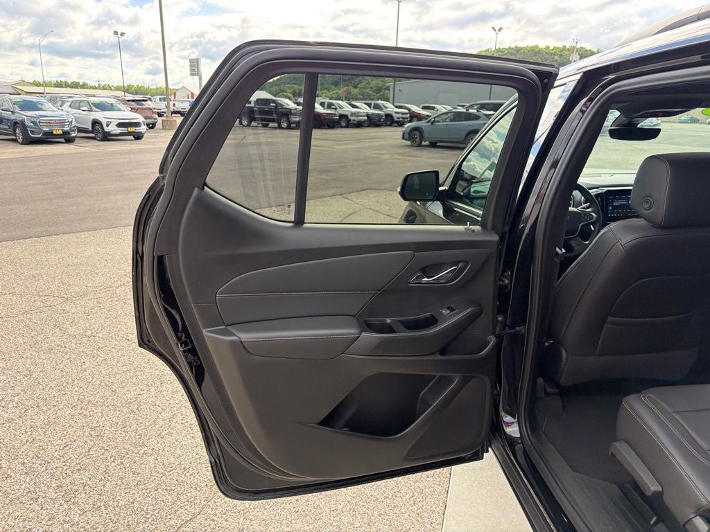2023 Chevrolet Traverse AWD LT Leather