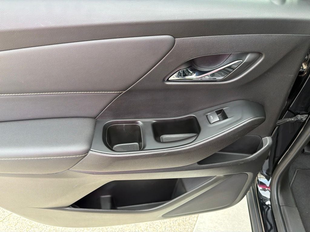 2023 Chevrolet Traverse AWD LT Leather