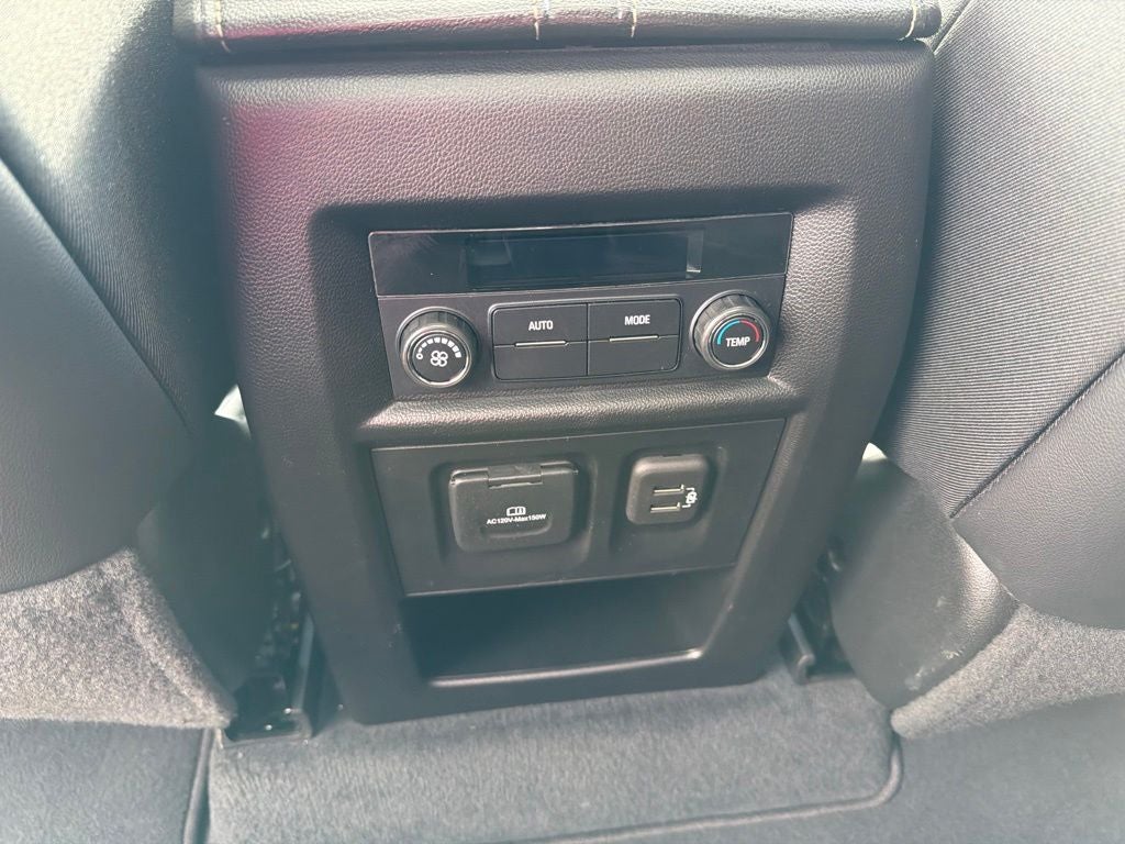 2023 Chevrolet Traverse AWD LT Leather