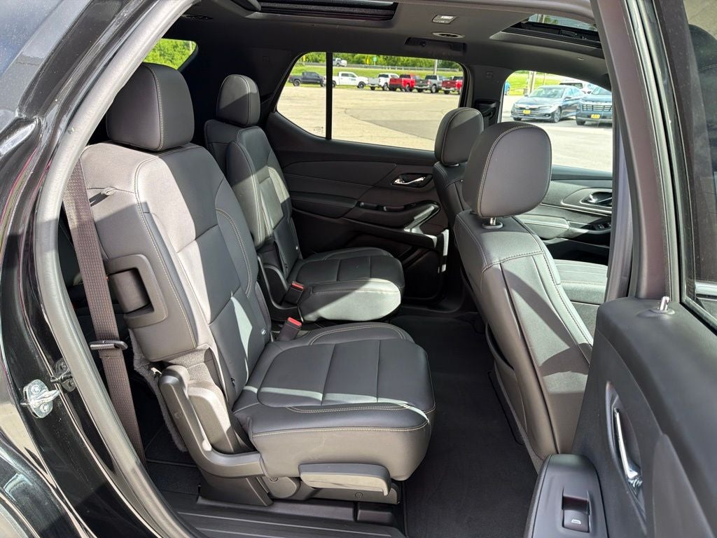 2023 Chevrolet Traverse AWD LT Leather