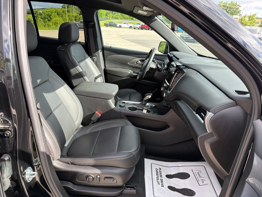 2023 Chevrolet Traverse AWD LT Leather