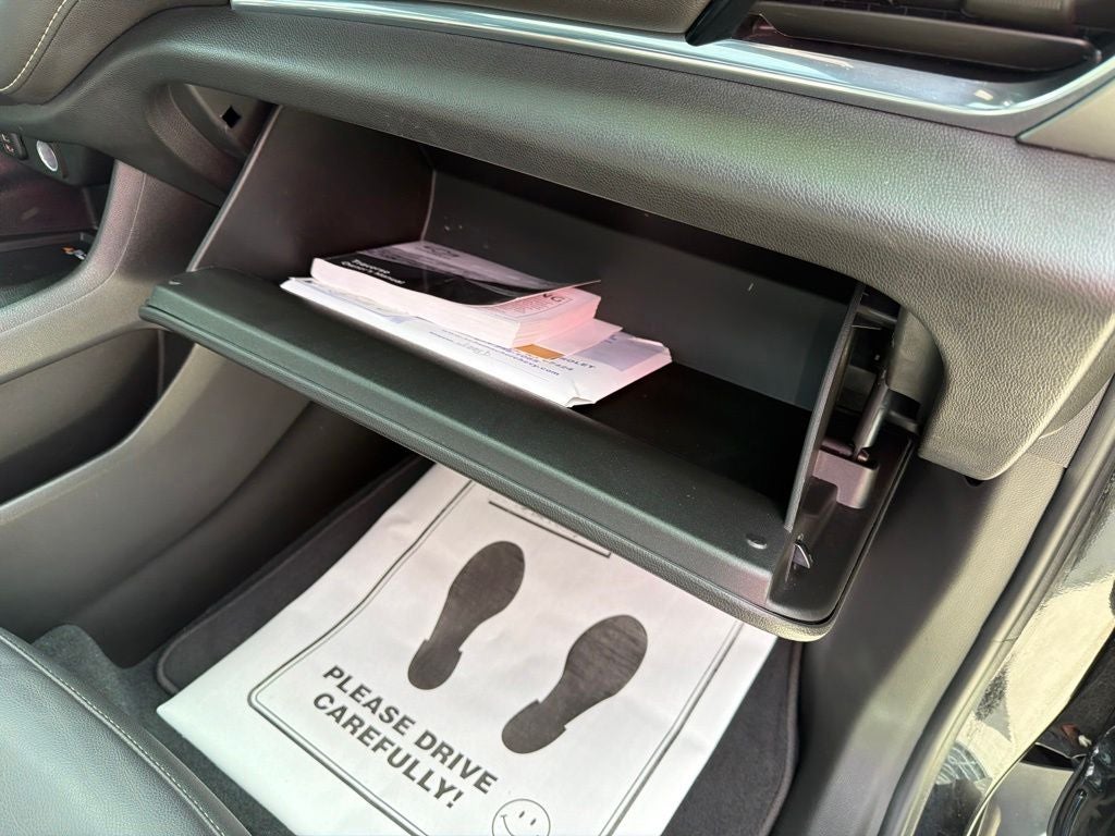 2023 Chevrolet Traverse AWD LT Leather