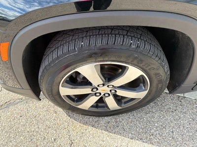 2023 Chevrolet Traverse AWD LT Leather