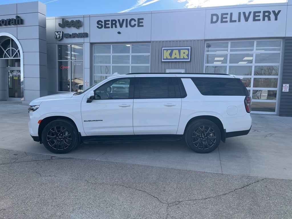 2023 Chevrolet Suburban 4WD RST