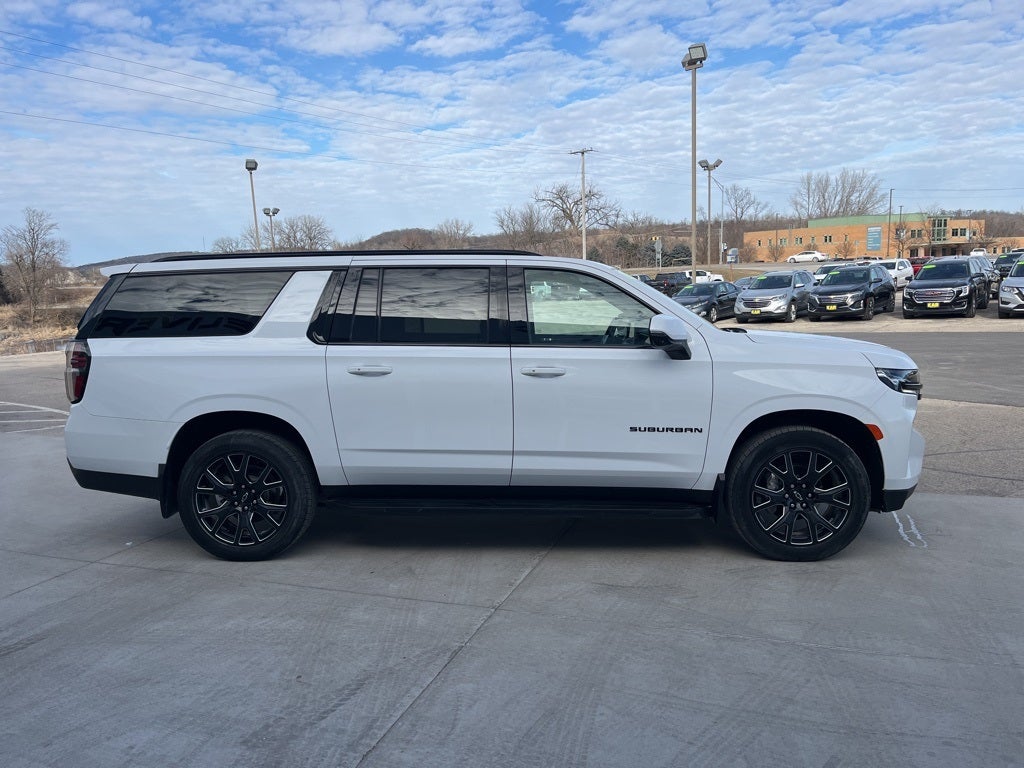 2023 Chevrolet Suburban 4WD RST