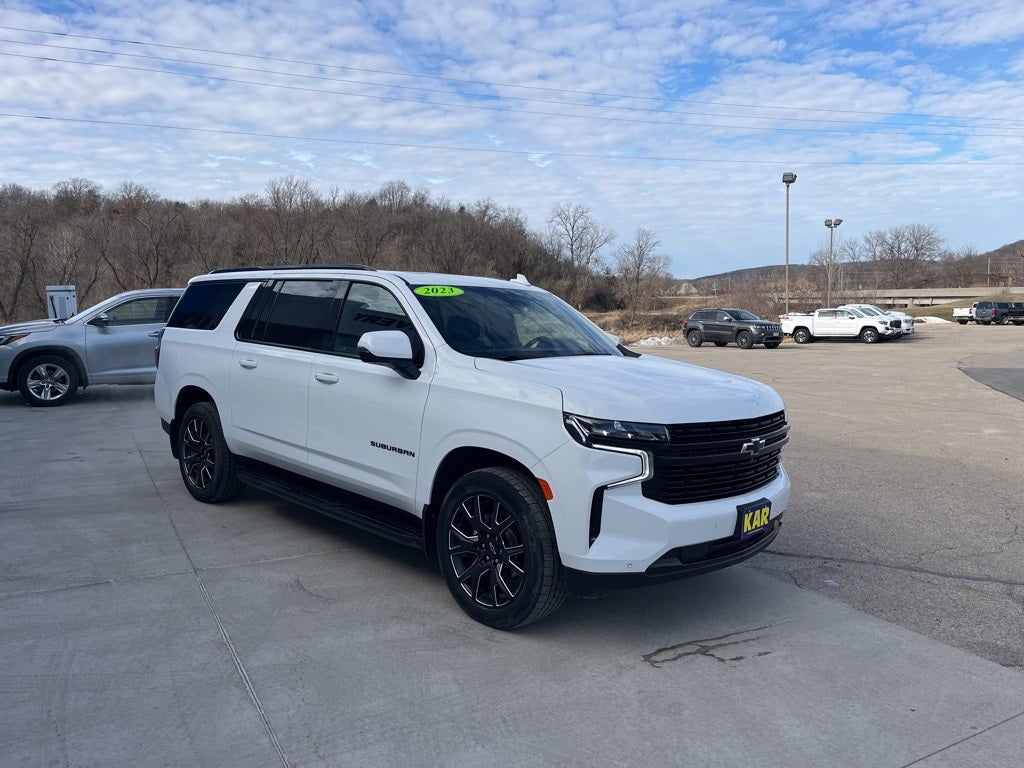 2023 Chevrolet Suburban 4WD RST
