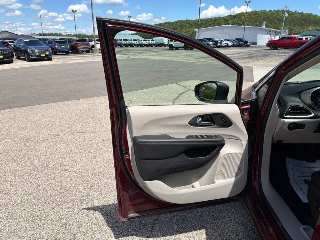 2023 Chrysler Pacifica Touring L