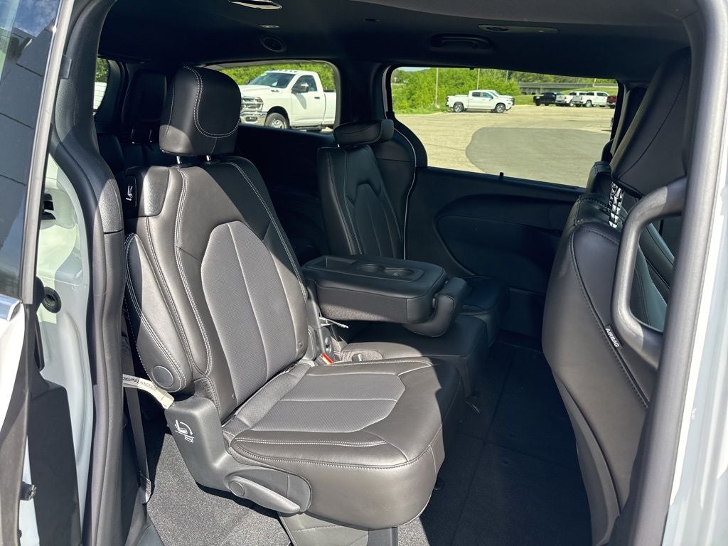 2027 Chrysler Pacifica PACIFICA SELECT