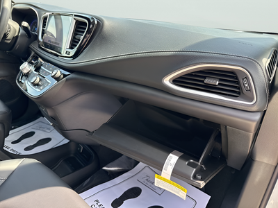 2027 Chrysler Pacifica PACIFICA SELECT