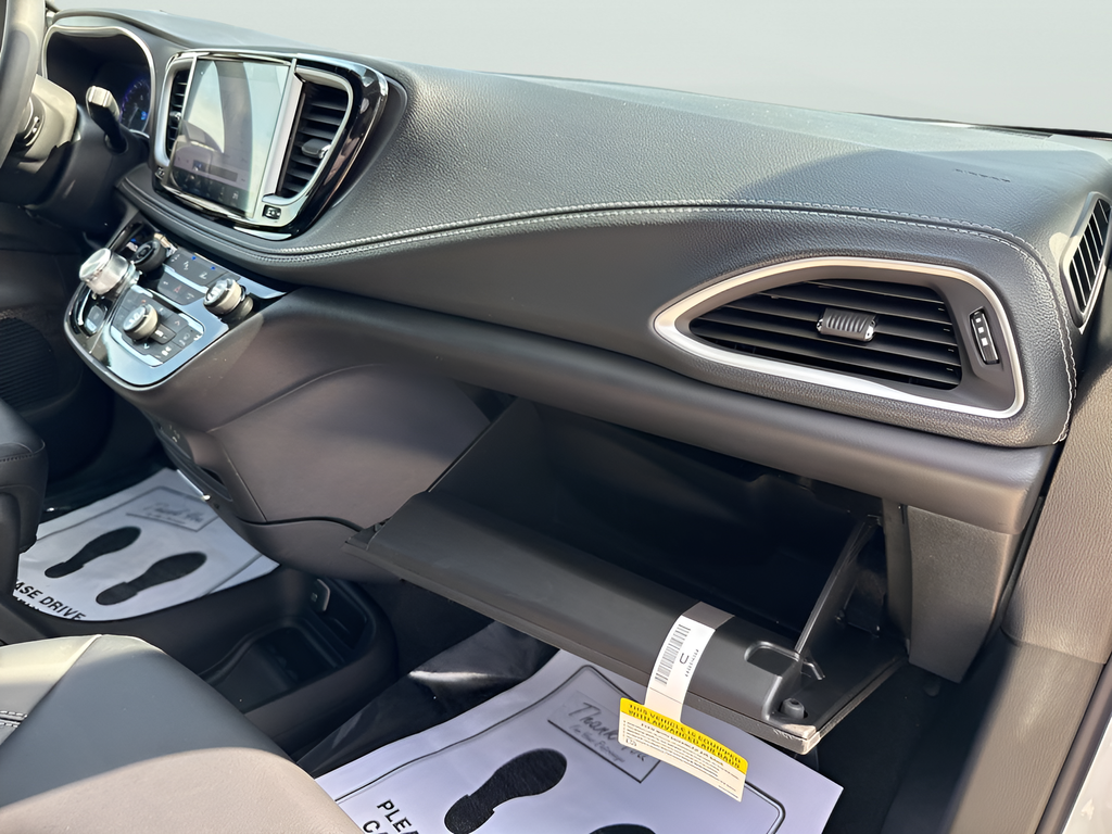 2027 Chrysler Pacifica PACIFICA SELECT