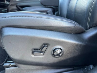 2025 Chrysler Voyager LX