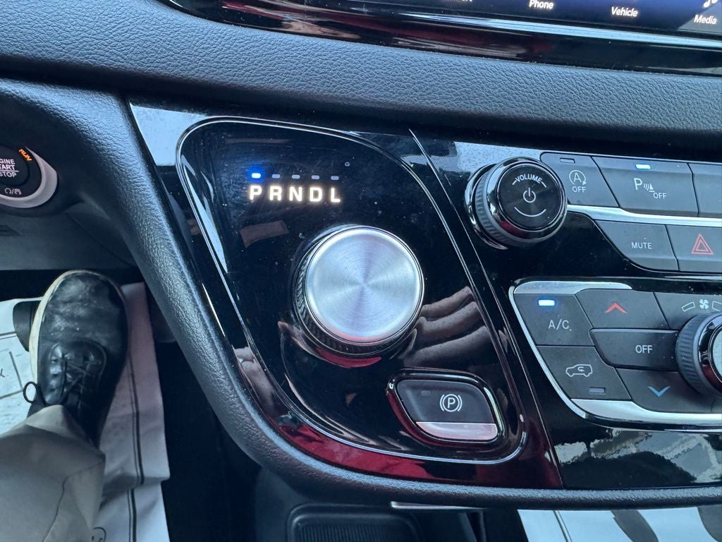 2025 Chrysler Voyager LX