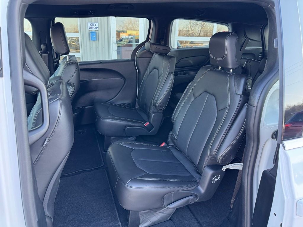 2025 Chrysler Voyager LX